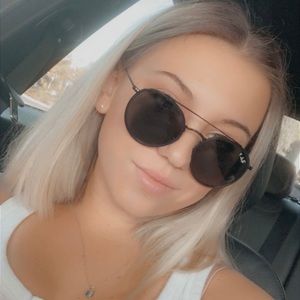 Meet your Posher, Cassie